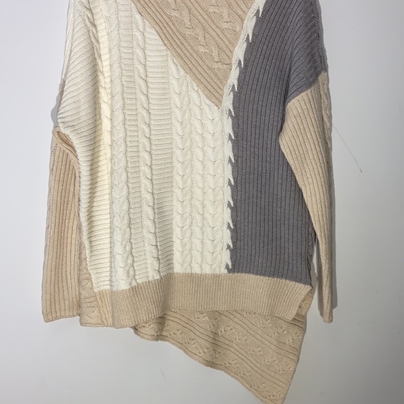 Colour Block Knit Crewneck Sweater - Picture 4 of 13